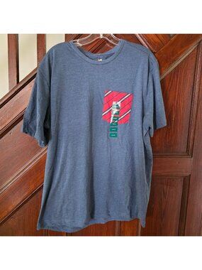 Mountain & Isles Mens Navy Heather Graphic Pocket T-Shirt Size L NWT